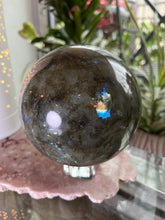 Load image into Gallery viewer, Labradorite Sphere