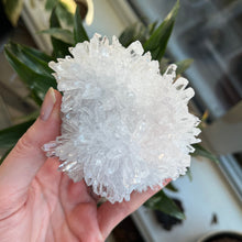 Load image into Gallery viewer, Quartz Flower