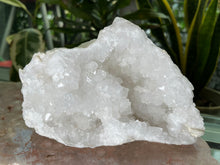 Load image into Gallery viewer, Quartz Geode