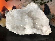 Load image into Gallery viewer, Quartz Geode