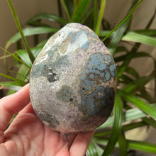 Load image into Gallery viewer, Amethyst Palm Stone