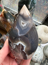 Load image into Gallery viewer, Black Flower Agate Flame
