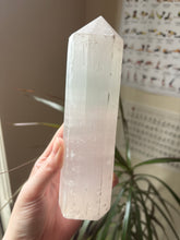 Load image into Gallery viewer, Selenite Tower Large

