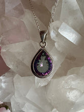 Load image into Gallery viewer, 8.1 Carat Mystic Topaz Necklace
